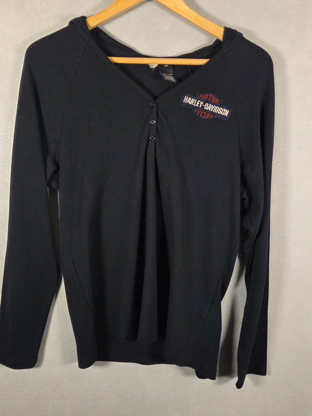 Harley-Davidson women's black long-sleeve henley top (L506)